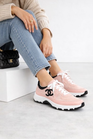 Женские кроссовки Chanel Metiers D'art Laminated and Suede Calfskin Sneakers Coral